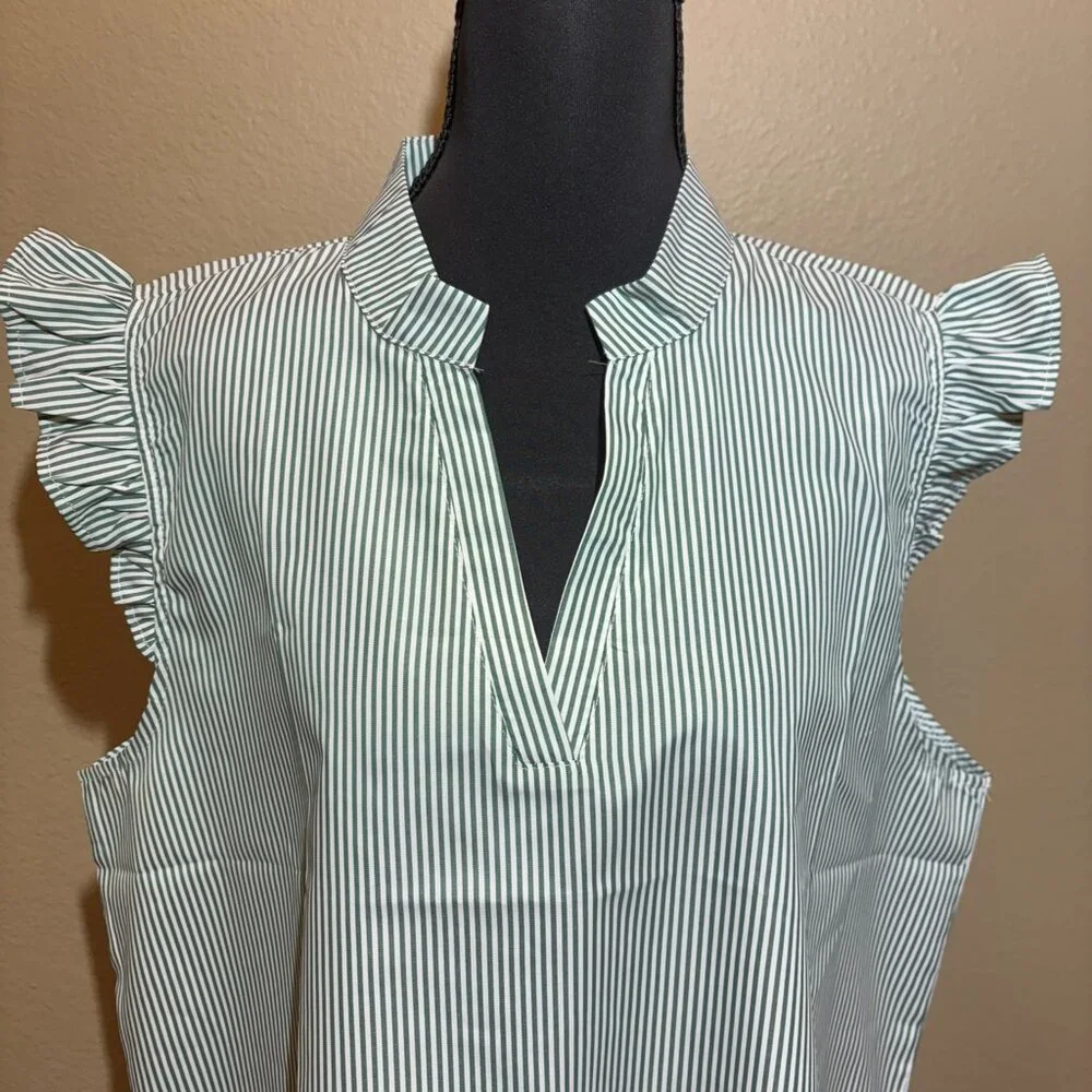 NWOT Sleeveless Green White Tunic V-Neck Striped Top - Picture 2 of 9